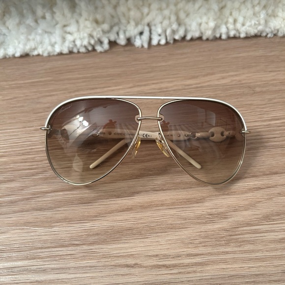Gucci White/Gold Metal Frame Gradient Tint Aviator Sunglasses - Picture 4 of 10